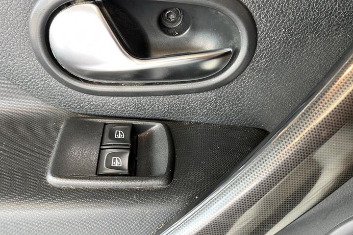 Grå Dacia Sandero Stepway fra 2018