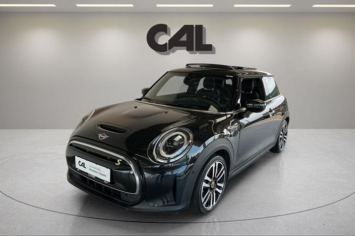Sort Mini Cooper SE fra 2023 set udefra