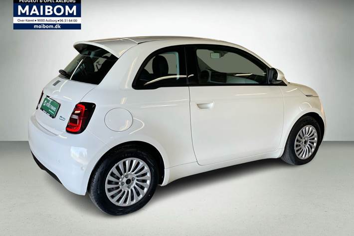 Hvid Fiat 500e fra 2023