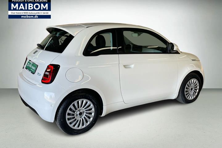 Hvid Fiat 500e fra 2023
