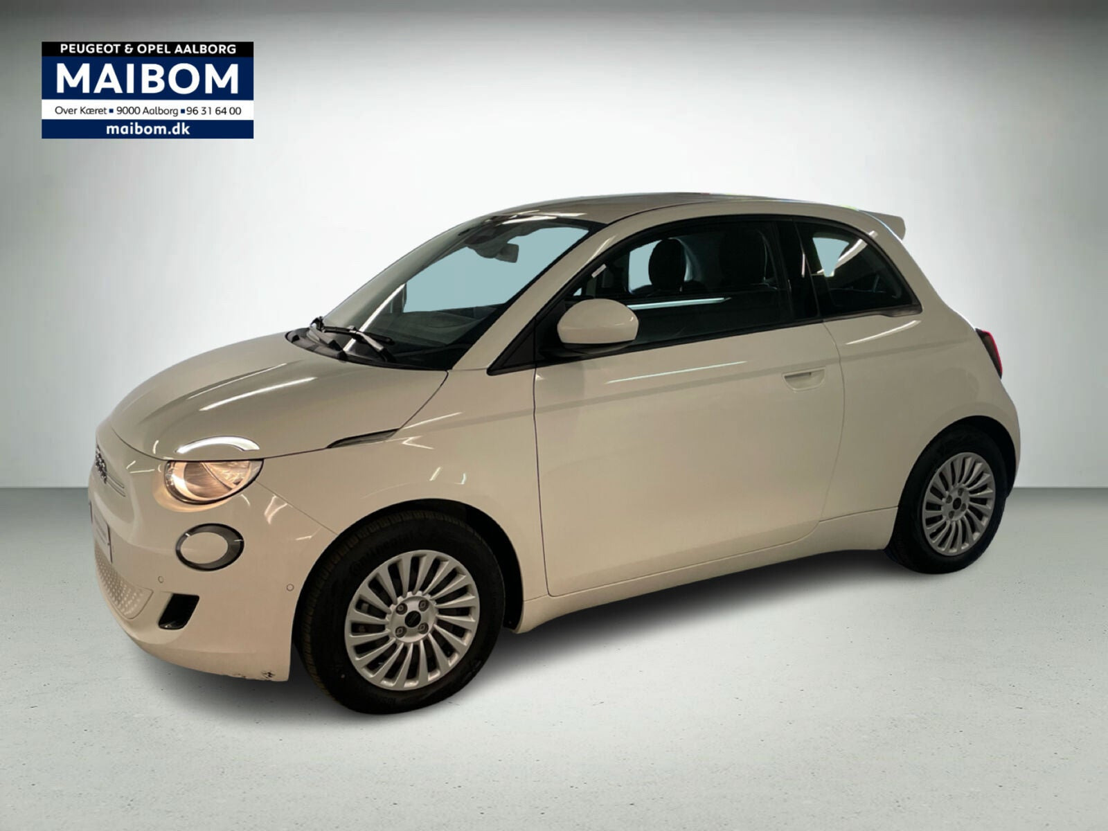 Hvid Fiat 500e fra 2023