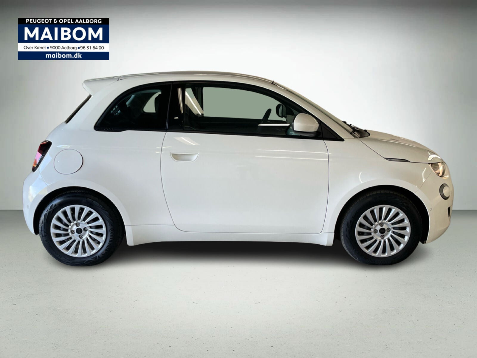 Hvid Fiat 500e fra 2023