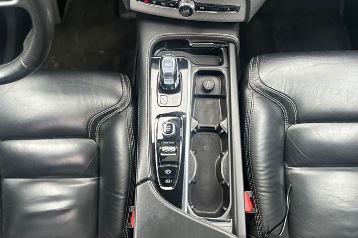 Grå Volvo XC90 fra 2017