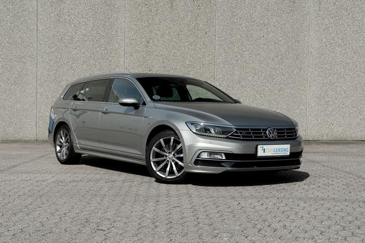 Grå VW Passat fra 2016 set udefra