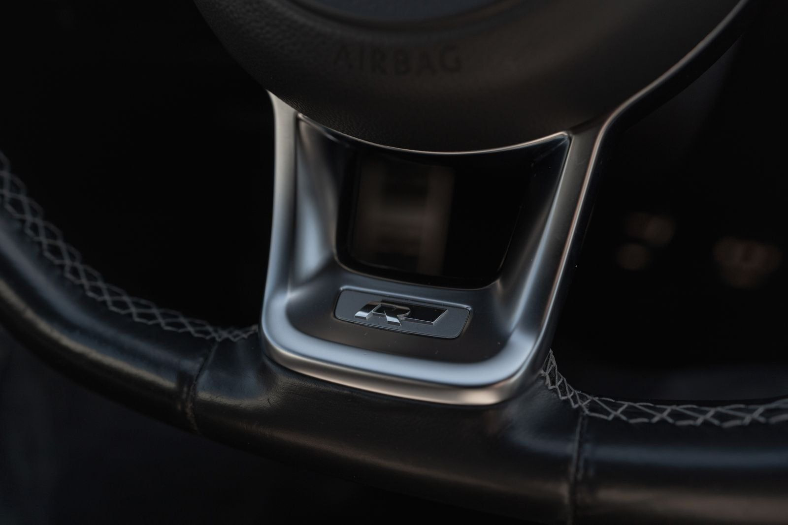 Grå VW Passat fra 2016