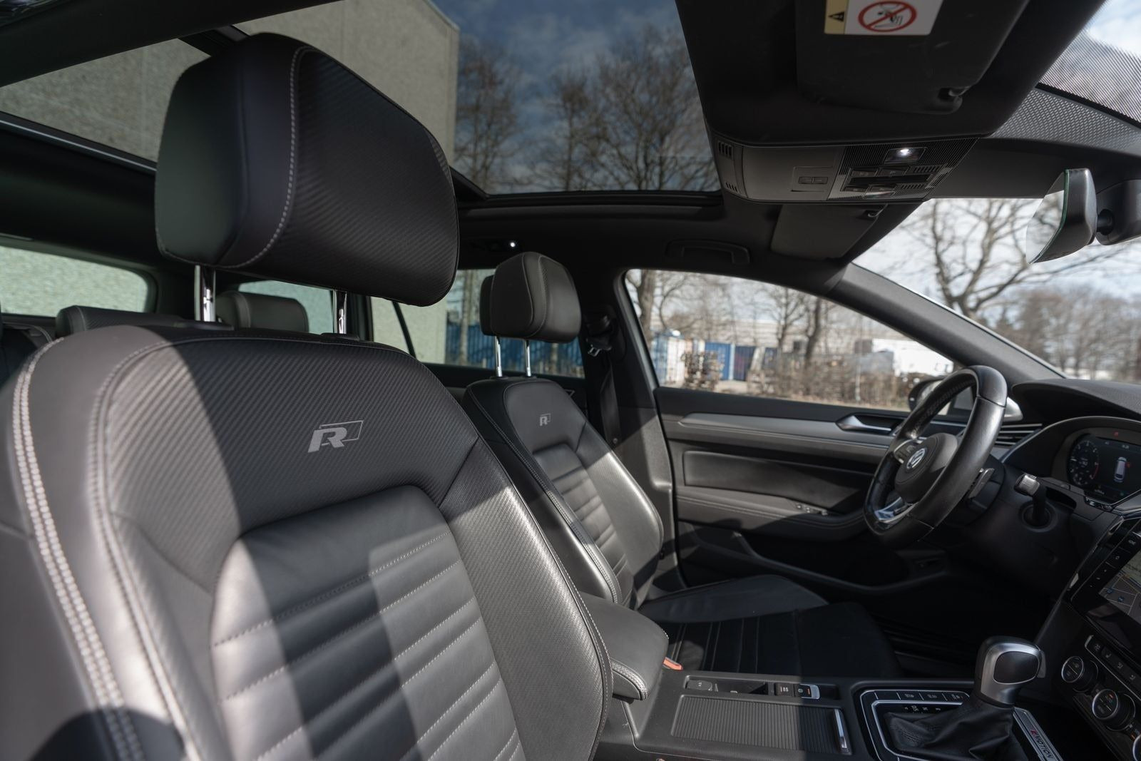 Grå VW Passat fra 2016