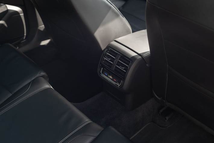 Grå VW Passat fra 2016