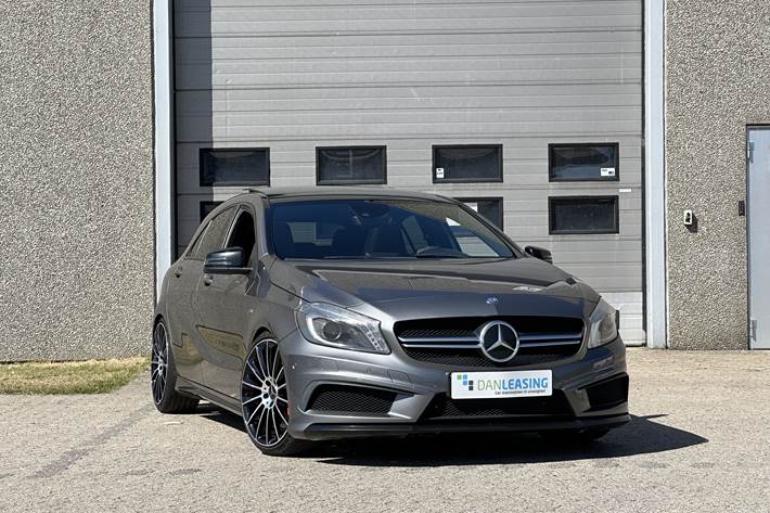 Grå Mercedes A45 AMG fra 2013