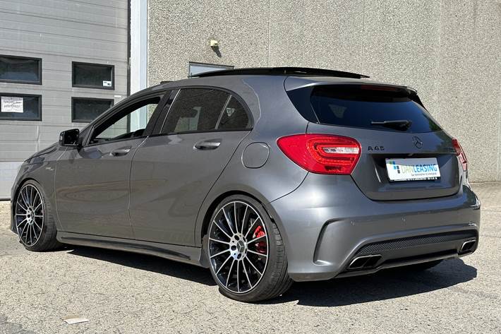 Grå Mercedes A45 AMG fra 2013