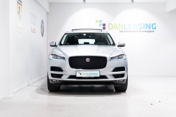 Sølv Jaguar F-Pace fra 2017