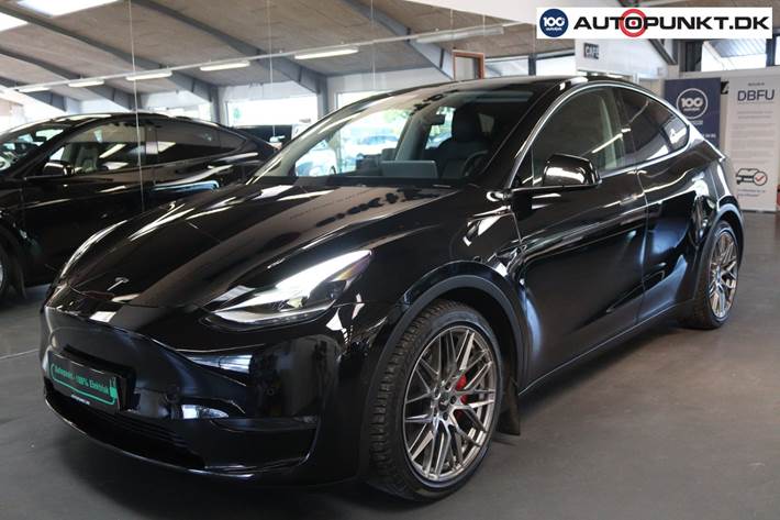 Sort Tesla Model Y fra 2022
