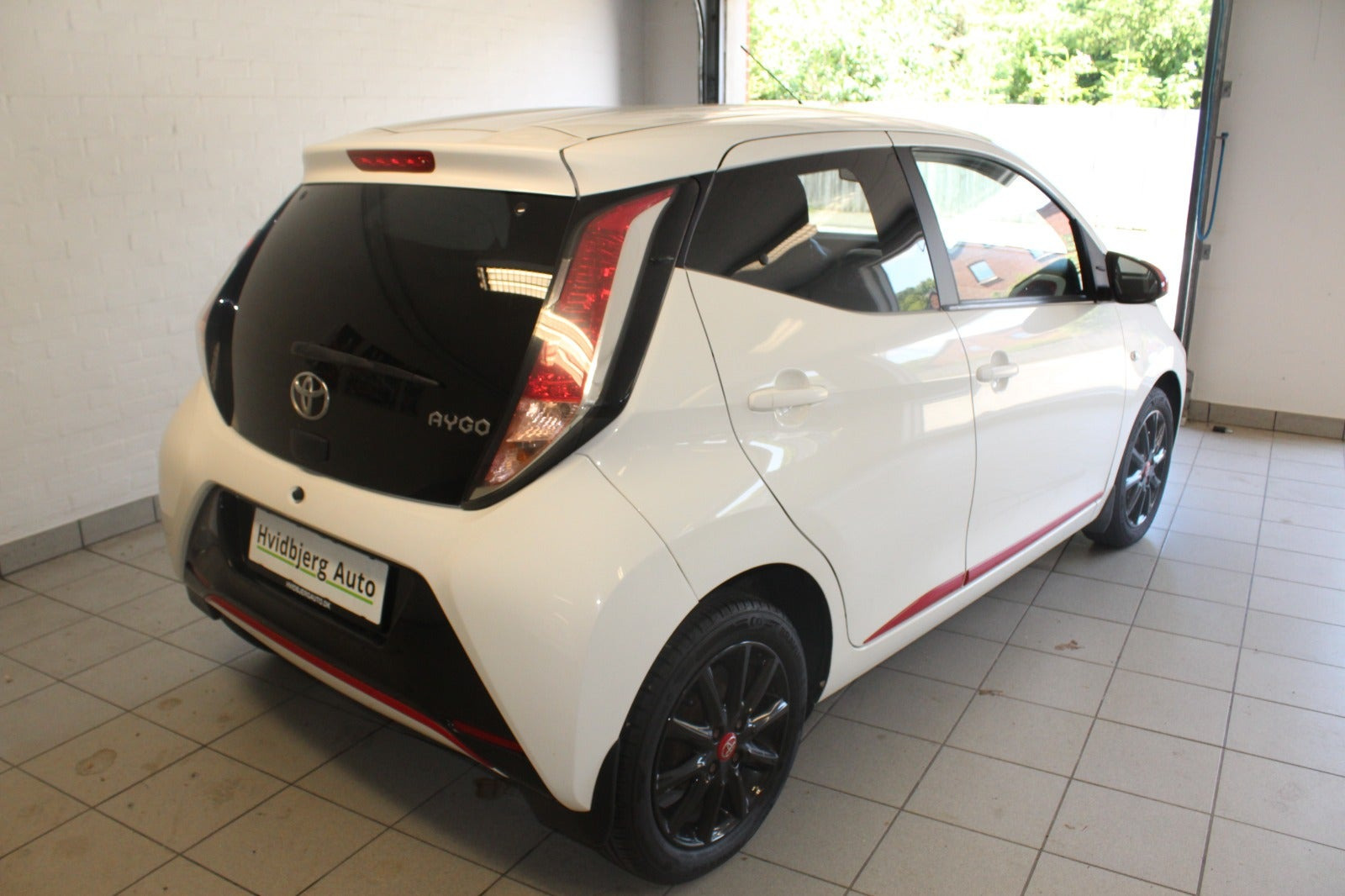 Hvid Toyota Aygo fra 2015