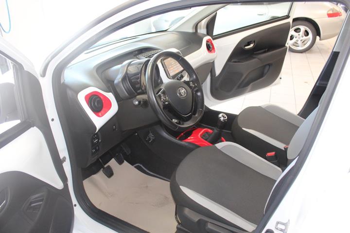 Hvid Toyota Aygo fra 2015