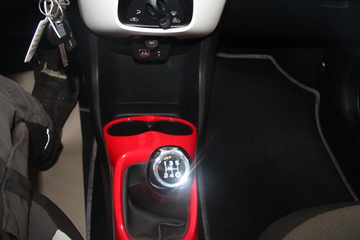 Hvid Toyota Aygo fra 2015
