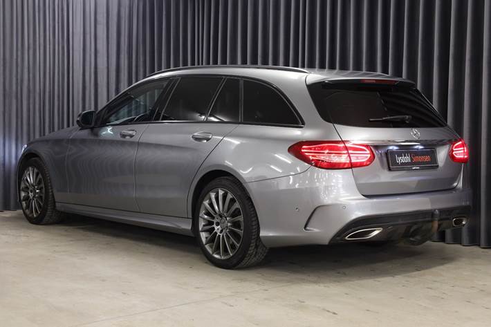 Grå Mercedes C400 fra 2015