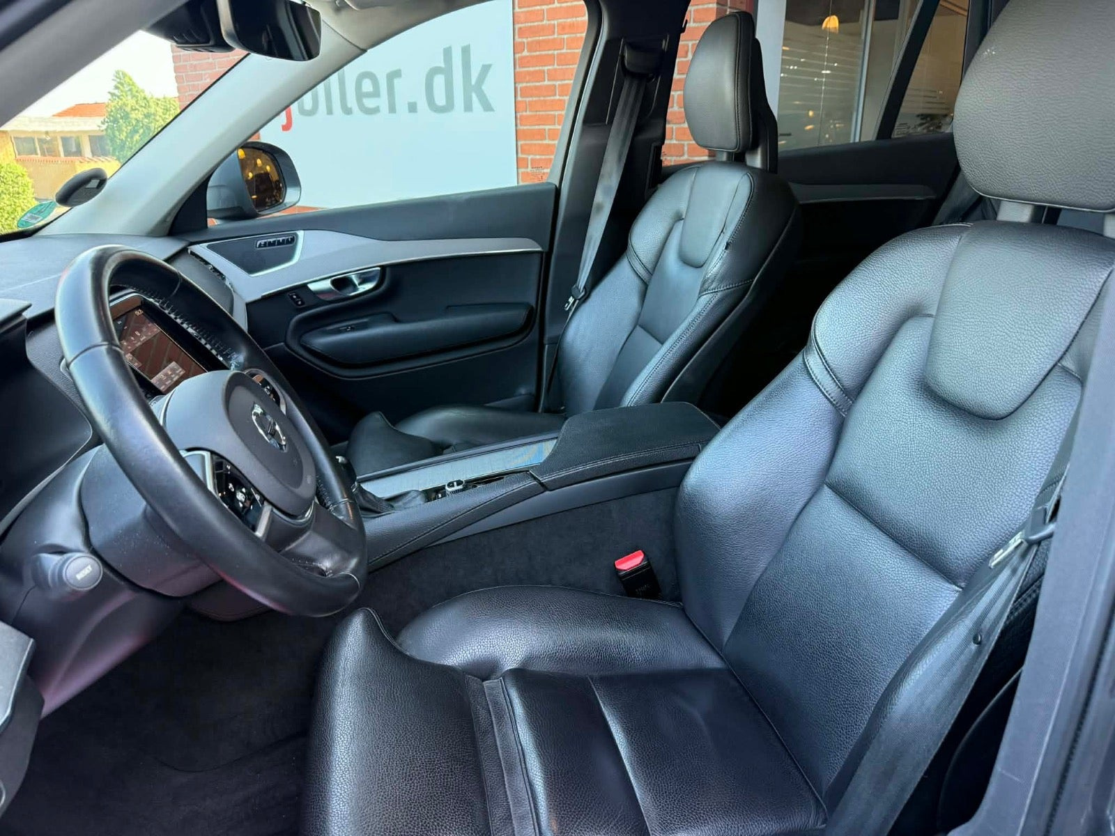Grå Volvo XC90 fra 2017