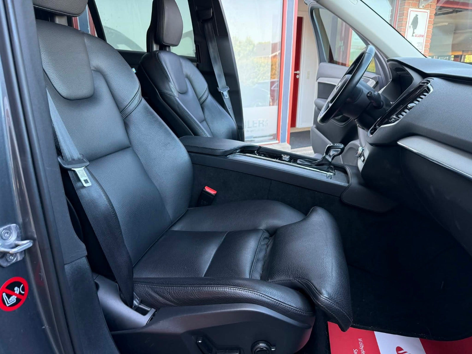 Grå Volvo XC90 fra 2017
