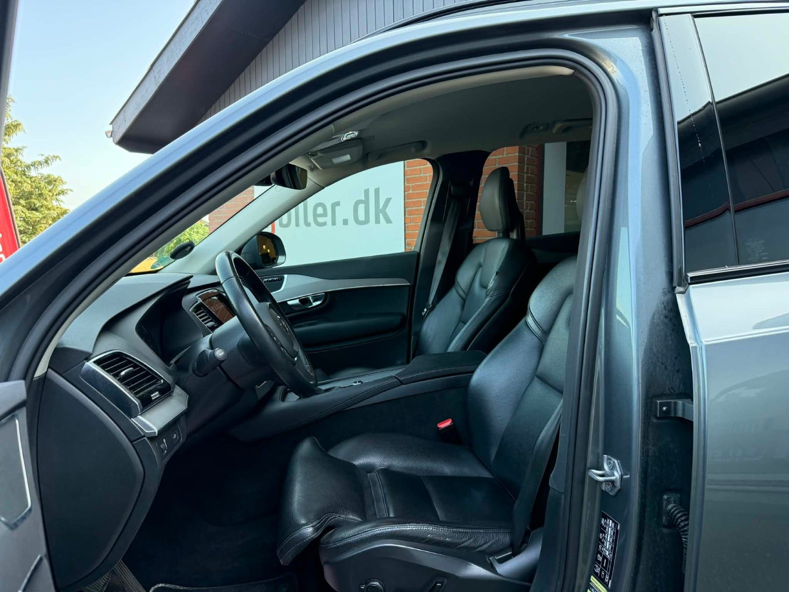 Grå Volvo XC90 fra 2017