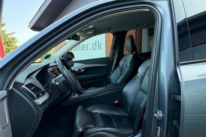 Grå Volvo XC90 fra 2017