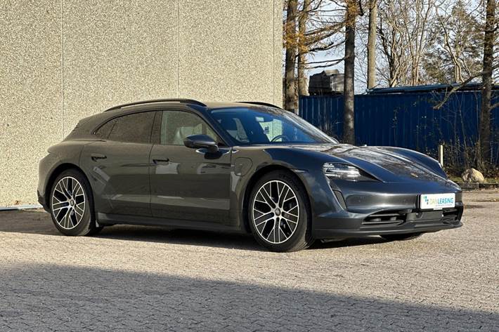 Sort Porsche Taycan fra 2023