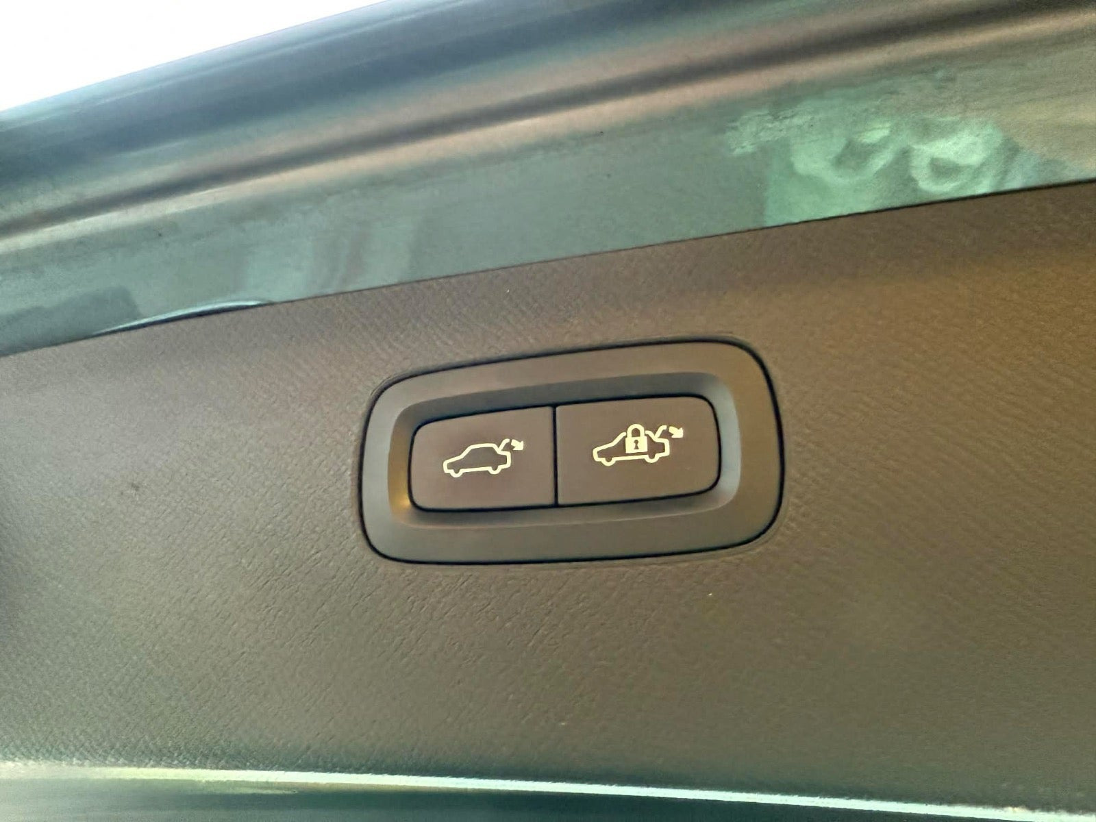 Grå Volvo XC90 fra 2017