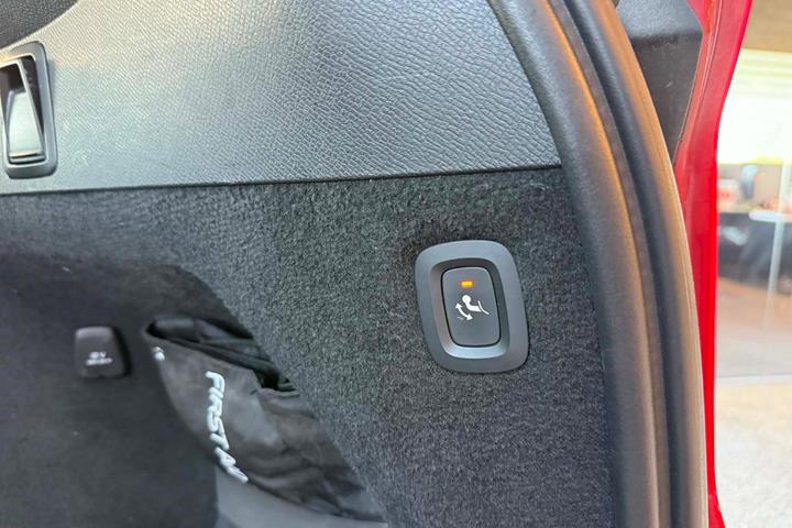 Grå Volvo XC90 fra 2017