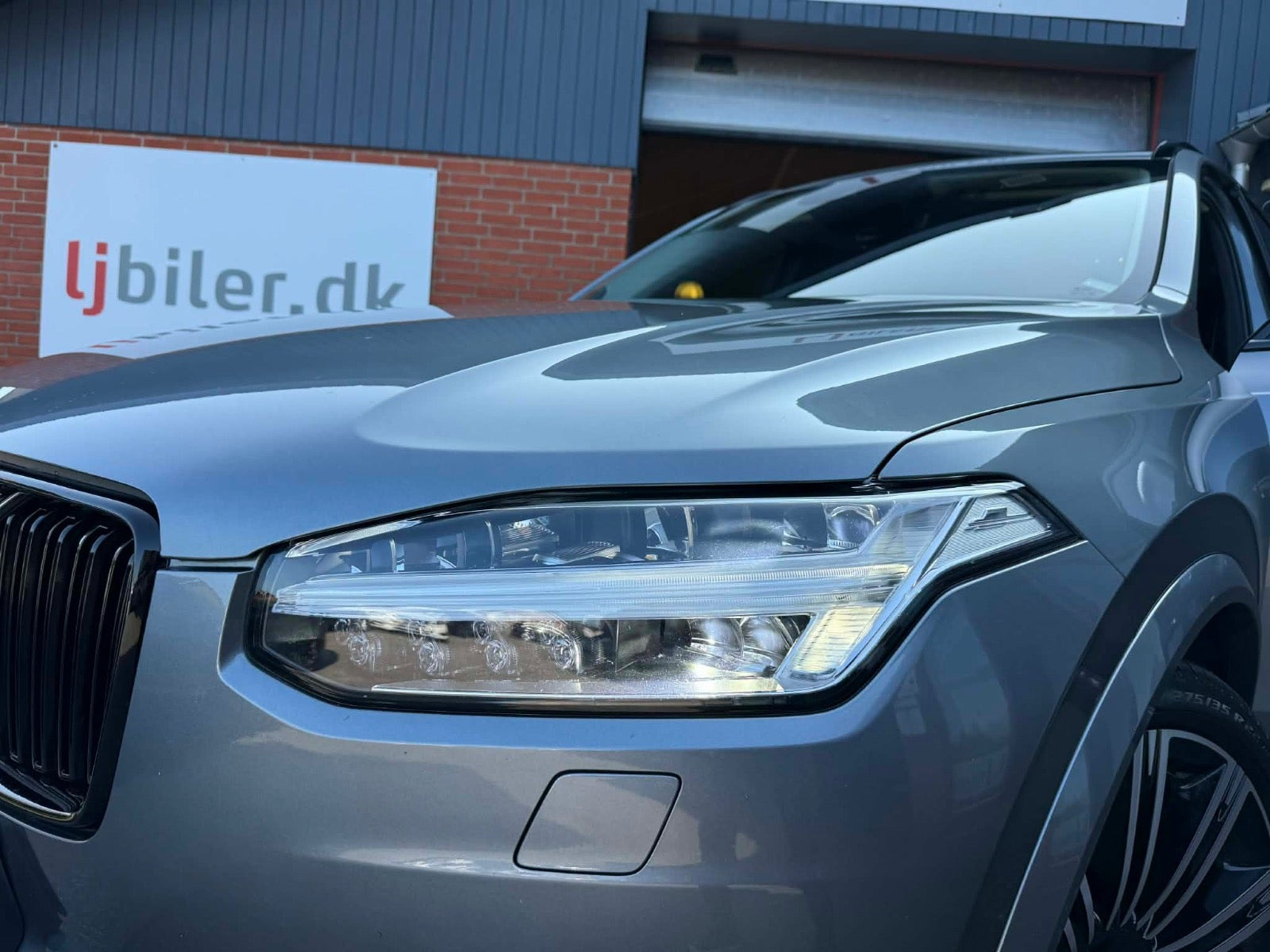 Grå Volvo XC90 fra 2017