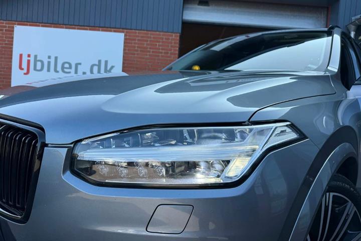 Grå Volvo XC90 fra 2017