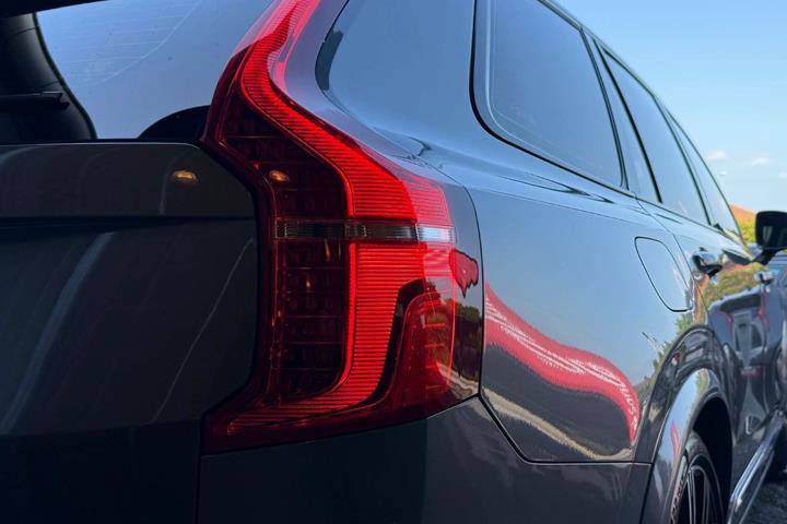 Grå Volvo XC90 fra 2017