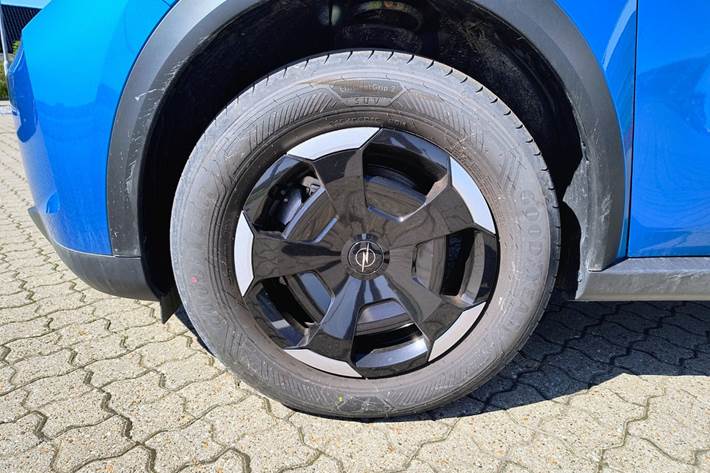 Blå Opel Frontera fra 2025