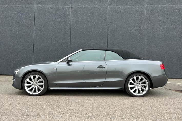 Grå Audi A5 fra 2016