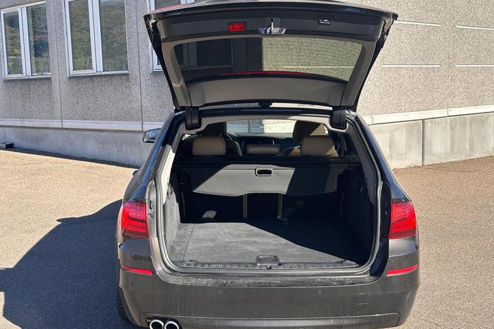 Sort BMW 530d fra 2015