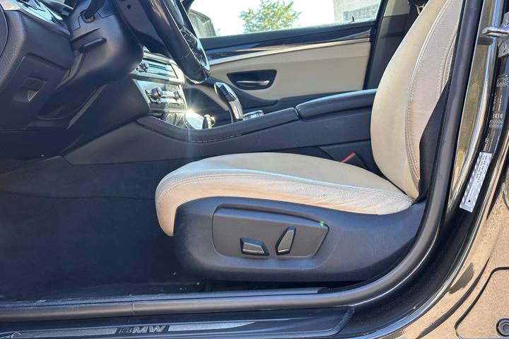 Sort BMW 530d fra 2015