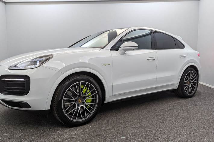 Hvid Porsche Cayenne fra 2020