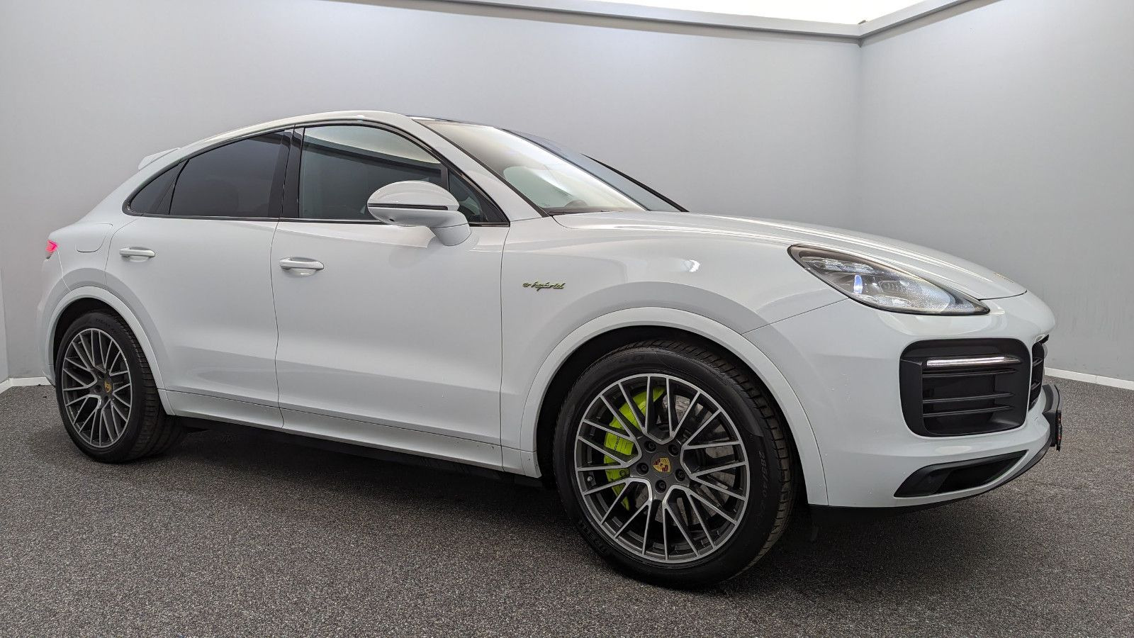 Hvid Porsche Cayenne fra 2020