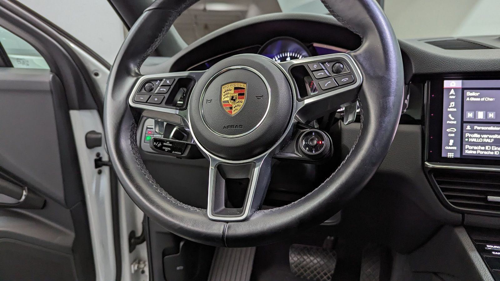 Hvid Porsche Cayenne fra 2020