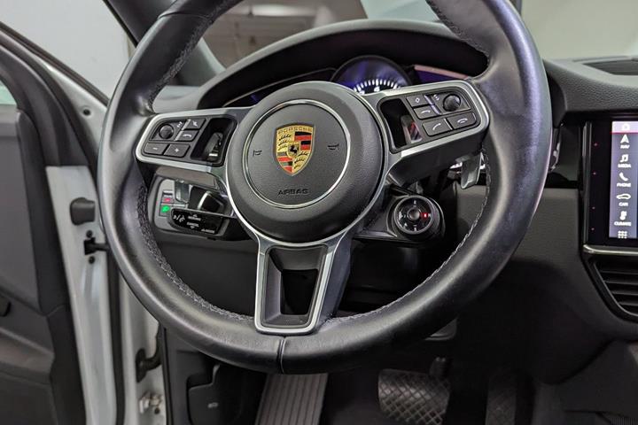 Hvid Porsche Cayenne fra 2020
