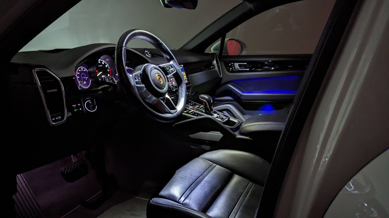 Hvid Porsche Cayenne fra 2020