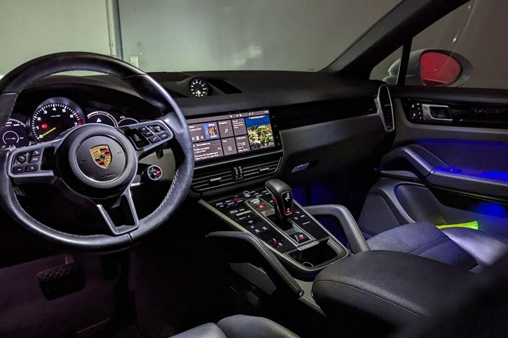 Hvid Porsche Cayenne fra 2020