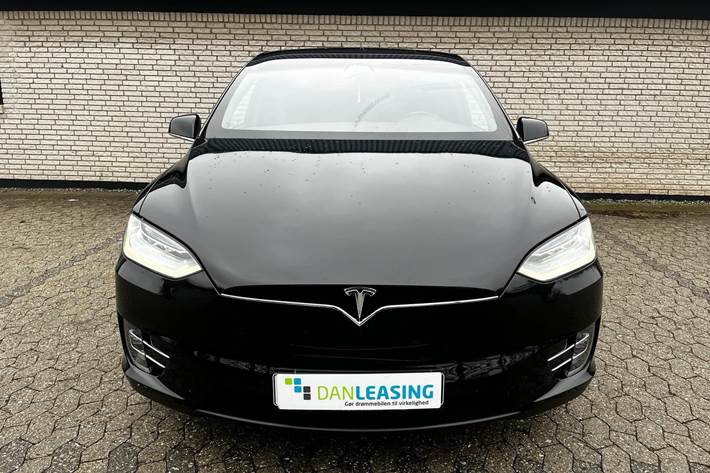Sort Tesla Model X fra 2020