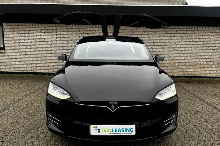 Sort Tesla Model X fra 2020