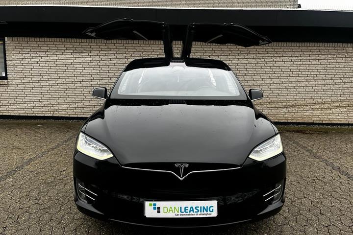 Sort Tesla Model X fra 2020