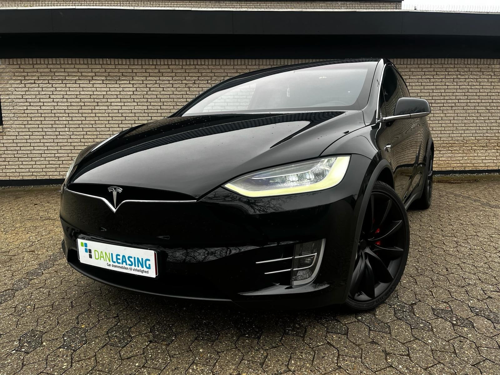 Sort Tesla Model X fra 2020