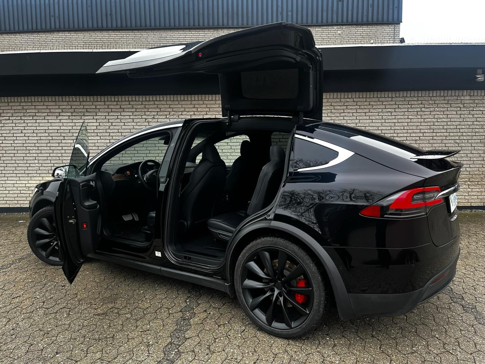 Sort Tesla Model X fra 2020