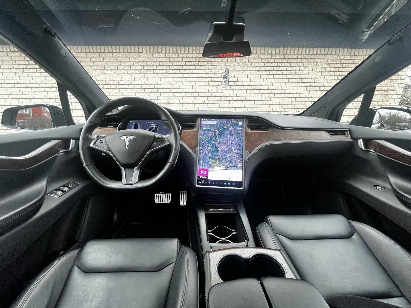 Sort Tesla Model X fra 2020