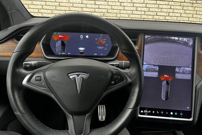 Sort Tesla Model X fra 2020