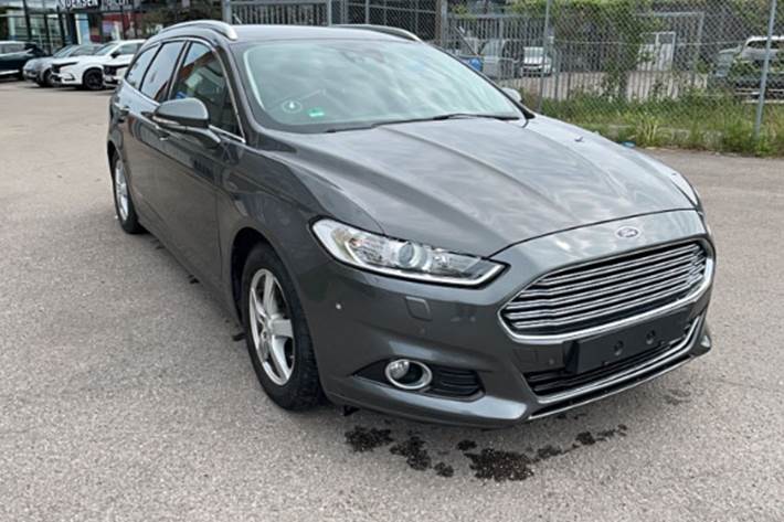 Grå Ford Mondeo fra 2019