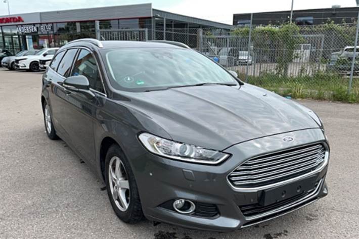 Grå Ford Mondeo fra 2019