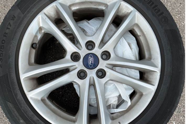 Grå Ford Mondeo fra 2019
