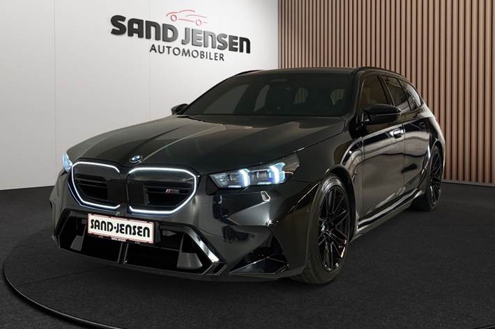 Sort BMW M5 fra 2025